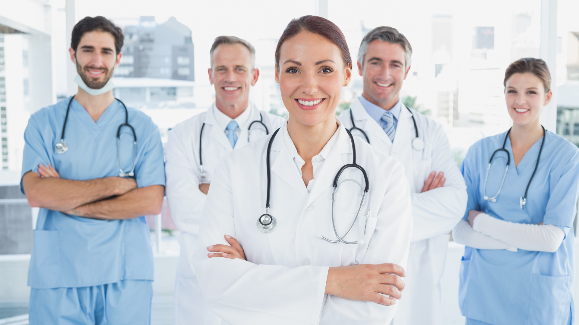 Médicos especialistas para interconsultas hospitalarias